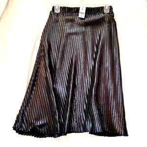 NWT LF Seek The Label Black Pleated Midi Skirt Size Small